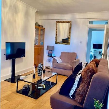 2 Bedroom Flat In Camberwell Green - Central Location With Excellent Connections To Tourist Attractions And Main London Airports 외부 사진