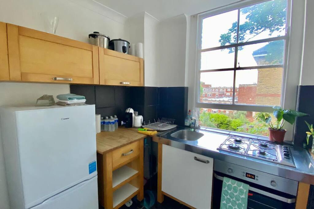 2 Bedroom Flat In Camberwell Green - Central Location With Excellent Connections To Tourist Attractions And Main London Airports 외부 사진